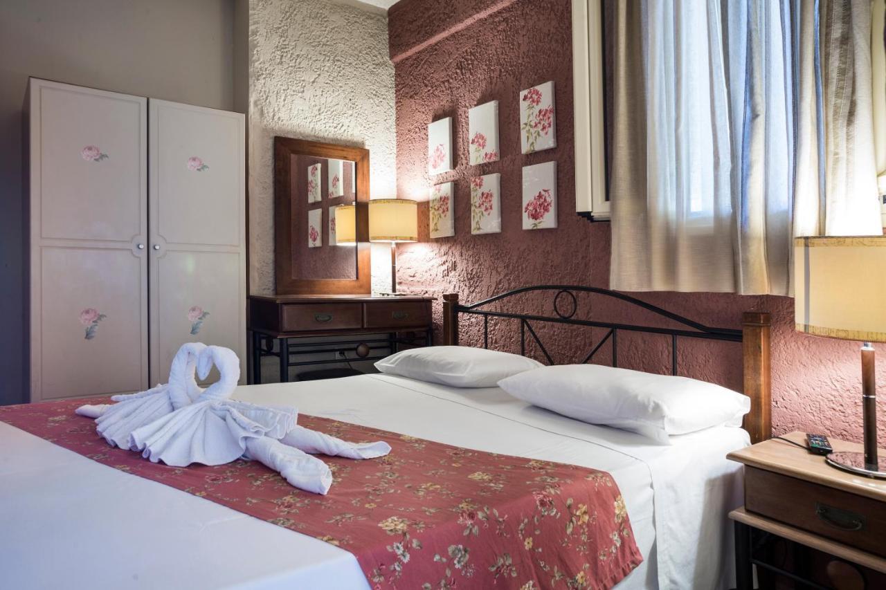 Irilena Studios And Apartments Lassi  Chambre photo